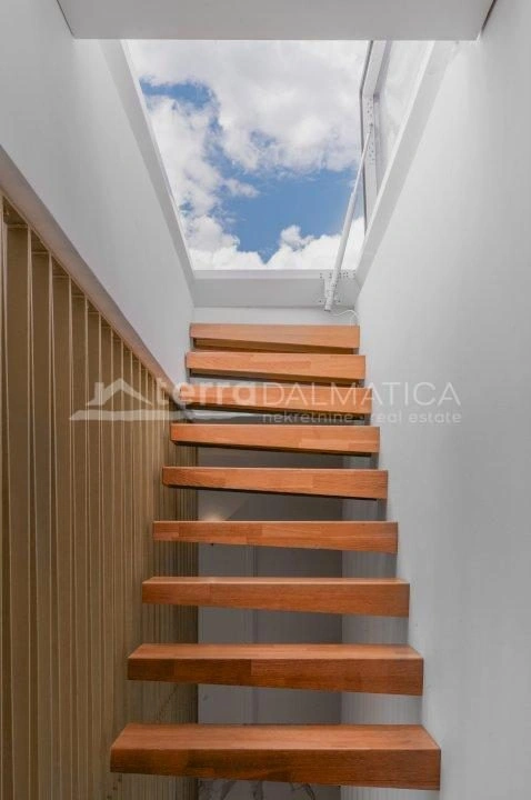 Luxusvilla in Podstrana mit Dachterrasse, Swimmingpool und unglaublichem Blick auf Split