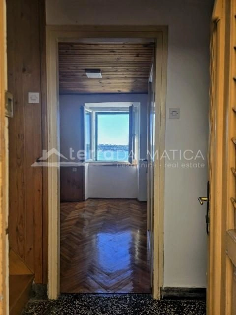 Historisches Steinhaus mit atemberaubendem Meerblick und privatem Garten im Herzen von Šibenik