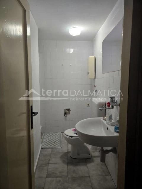 Historisches Steinhaus mit atemberaubendem Meerblick und privatem Garten im Herzen von Šibenik