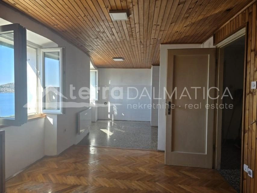 Historisches Steinhaus mit atemberaubendem Meerblick und privatem Garten im Herzen von Šibenik