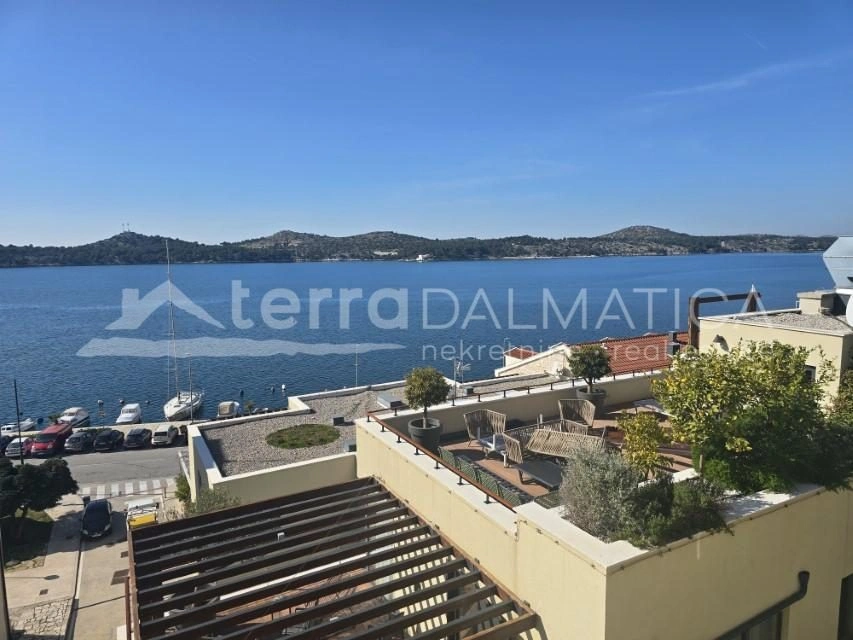 Historisches Steinhaus mit atemberaubendem Meerblick und privatem Garten im Herzen von Šibenik