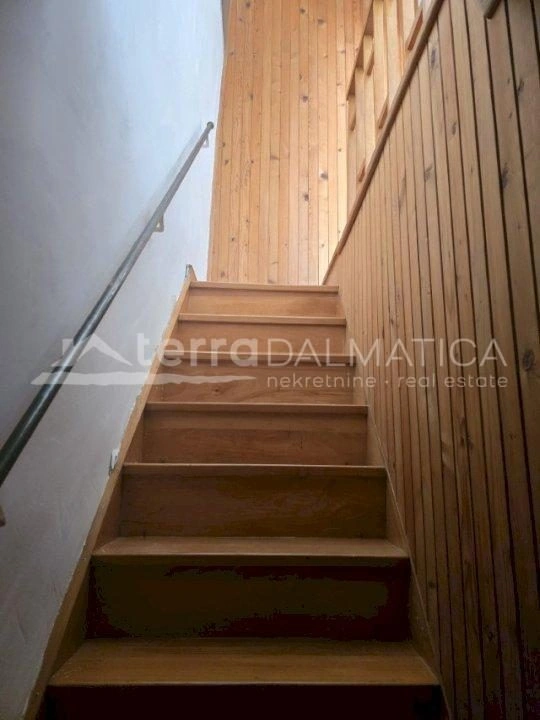 Historisches Steinhaus mit atemberaubendem Meerblick und privatem Garten im Herzen von Šibenik