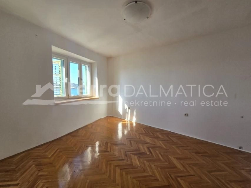 Historisches Steinhaus mit atemberaubendem Meerblick und privatem Garten im Herzen von Šibenik