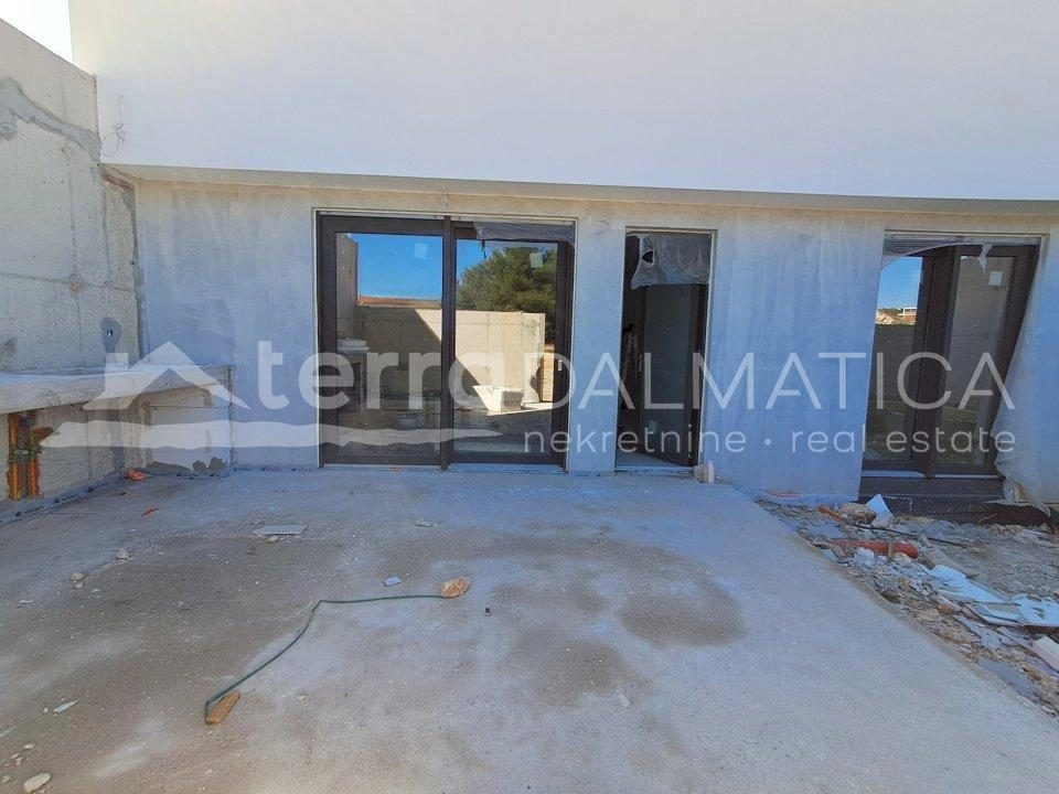 Apartament w Brodaricy – nowy budynek, taras, 55 m od morza