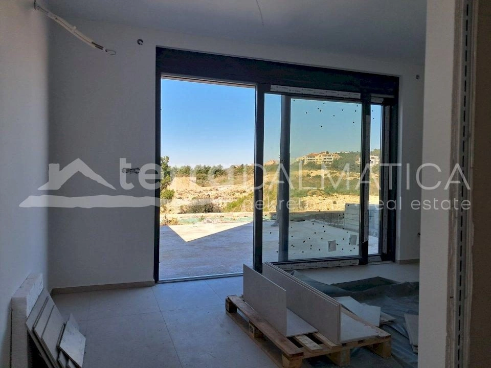 Maisonette-Wohnung mit Terrasse, Sommerküche und Meerblick