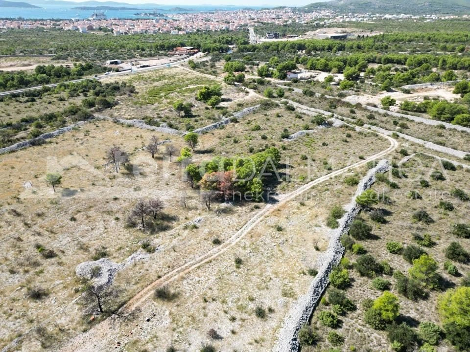 Attraktives Grundstück im Gewerbegebiet in Vodice