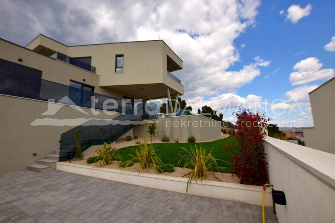 Exklusive Villa mit Pool und Meerblick in Betina, Insel Murter – Luxus, Privatsphäre und mediterraner Zauber