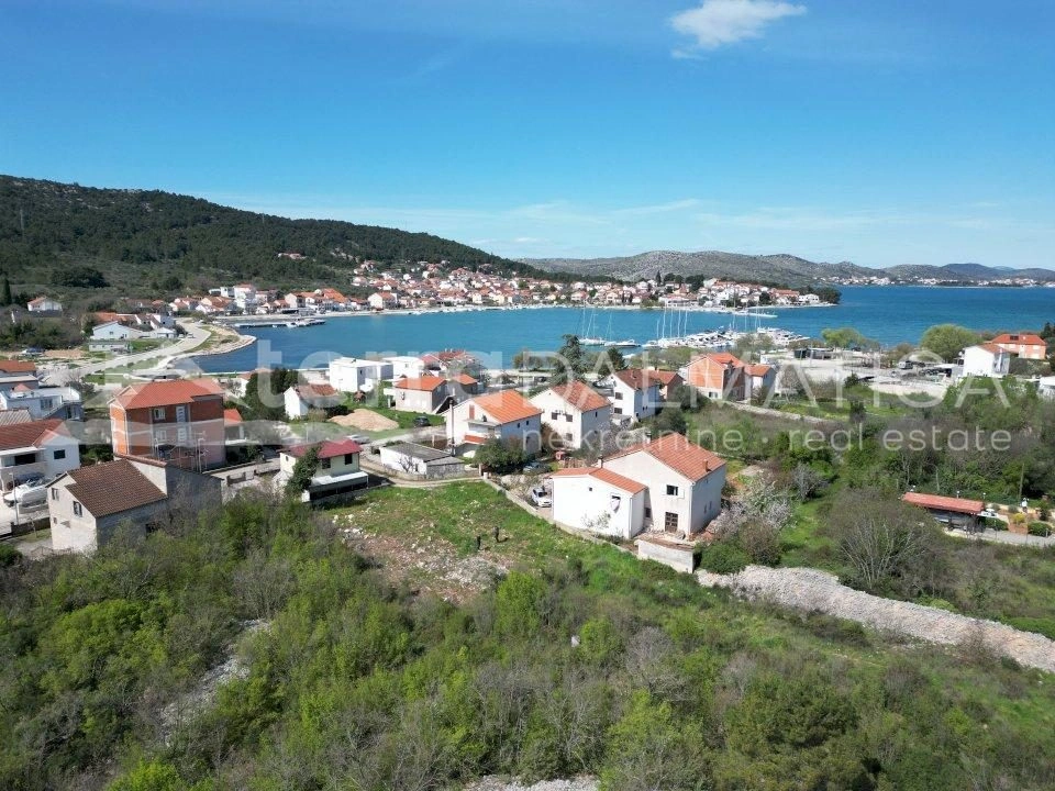 Građevinsko zemljište 632 m² u Bilicama – 150 m od mora