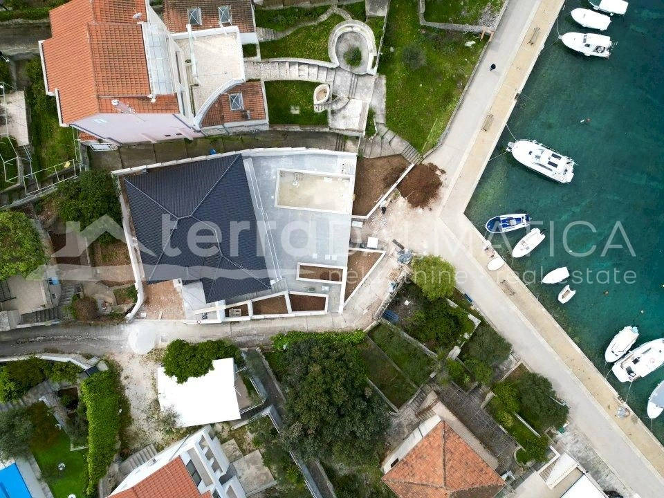 Luxusvilla erste Reihe zum Meer mit Pool und Panoramablick im Herzen Dalmatiens