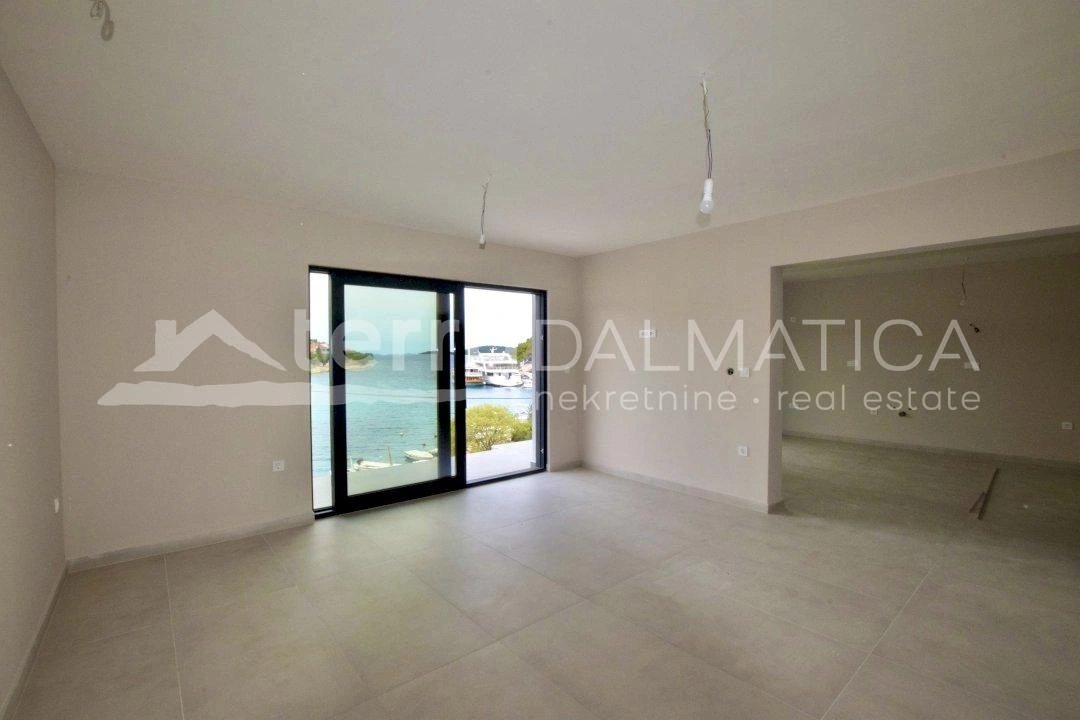 Luxusvilla erste Reihe zum Meer mit Pool und Panoramablick im Herzen Dalmatiens