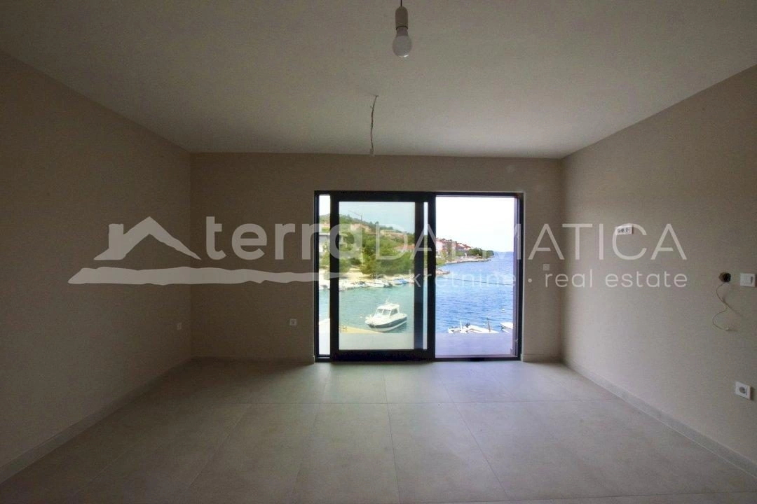 Luxusvilla erste Reihe zum Meer mit Pool und Panoramablick im Herzen Dalmatiens