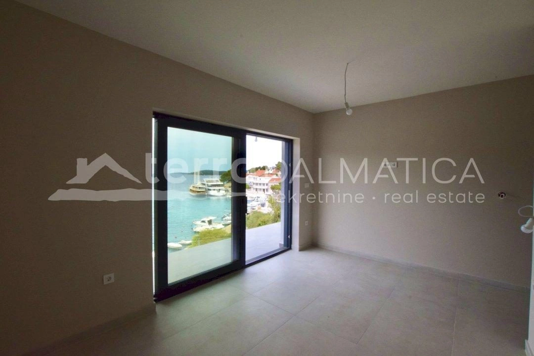 Luxusvilla erste Reihe zum Meer mit Pool und Panoramablick im Herzen Dalmatiens