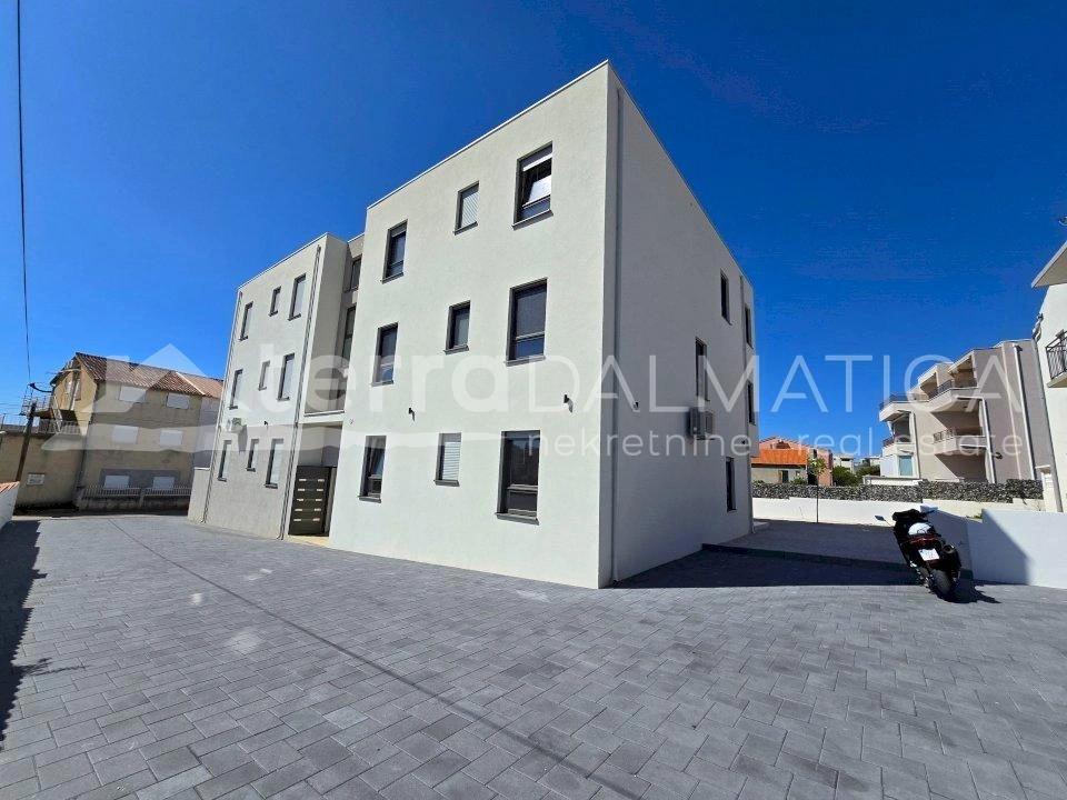 Moderne Wohnung mit Meerblick in Vodice – sofort einzugsbereit