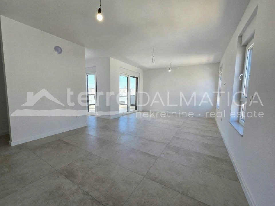 Moderne Wohnung mit Meerblick in Vodice – sofort einzugsbereit