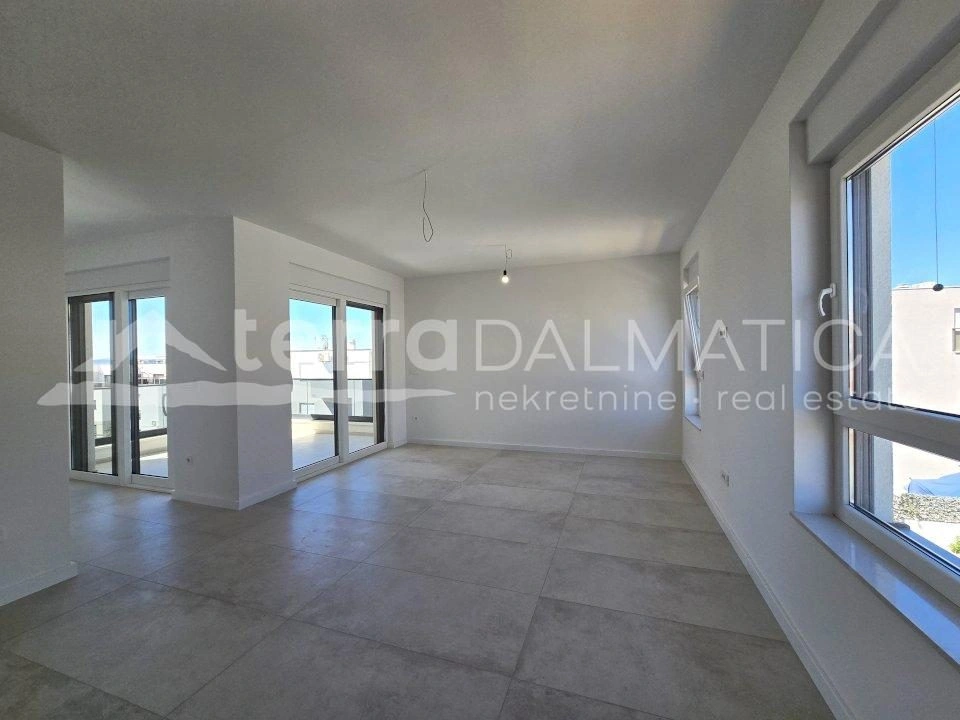 Moderne Wohnung mit Meerblick in Vodice – sofort einzugsbereit