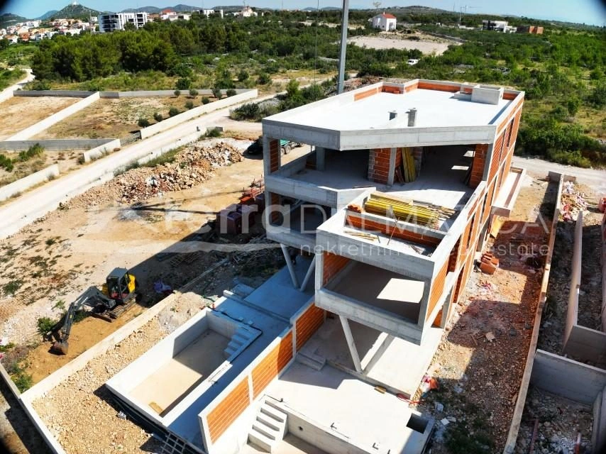 Luxuriöse Maisonette-Wohnung mit Pool in Vodice – Ihr Zuhause am Mittelmeer