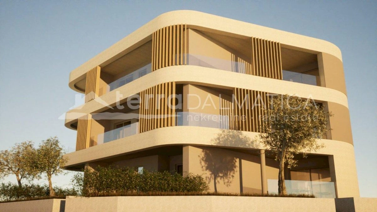 Geräumiges Luxusapartment in Vodice mit überdachter Terrasse