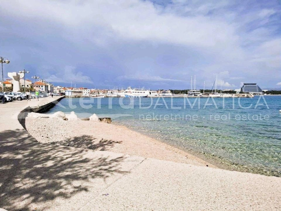 Geräumiges Luxusapartment in Vodice mit überdachter Terrasse