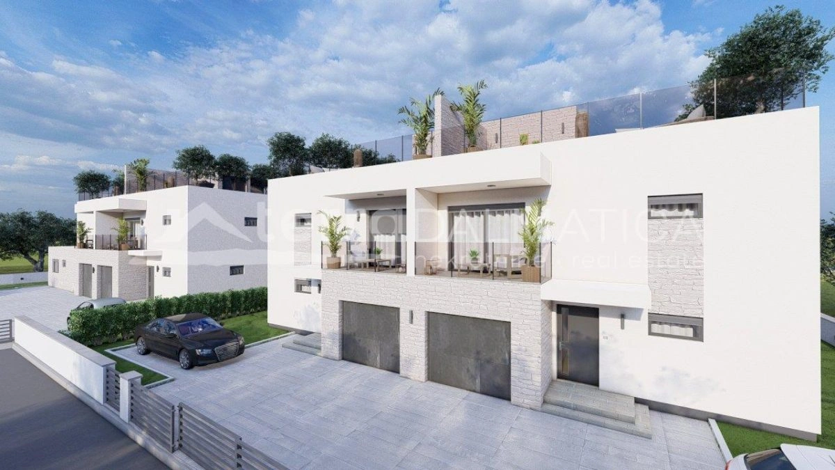 Srima – Moderne Doppelhaushälfte mit Swimmingpool, Garage und Dachterrasse