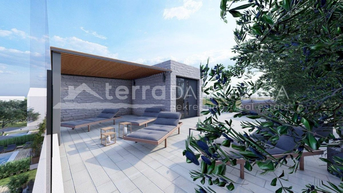 Srima – Moderne Doppelhaushälfte mit Swimmingpool, Garage und Dachterrasse