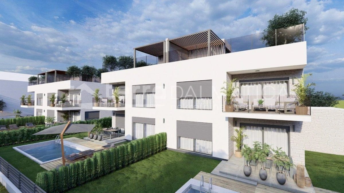 Srima – Moderne Doppelhaushälfte mit Swimmingpool, Garage und Dachterrasse