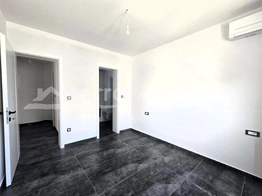 Geräumiges und helles Apartment mit drei Schlafzimmern auf der Insel Murter