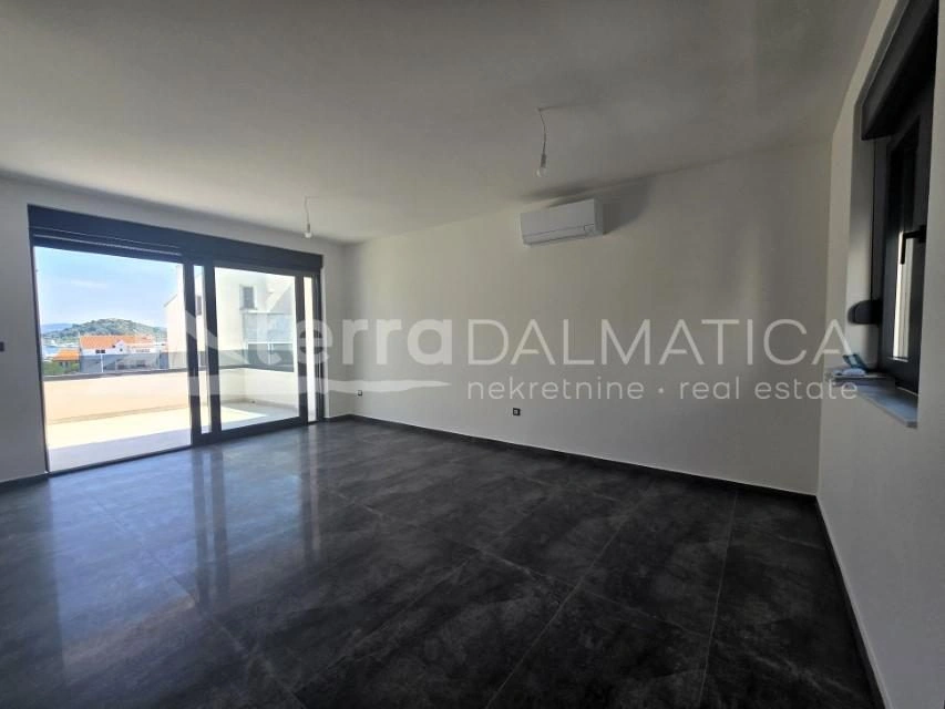 Geräumiges und helles Apartment mit drei Schlafzimmern auf der Insel Murter