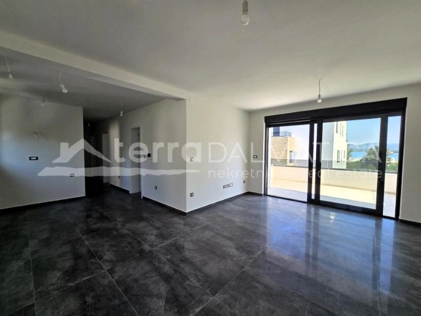 Geräumiges und helles Apartment mit drei Schlafzimmern auf der Insel Murter