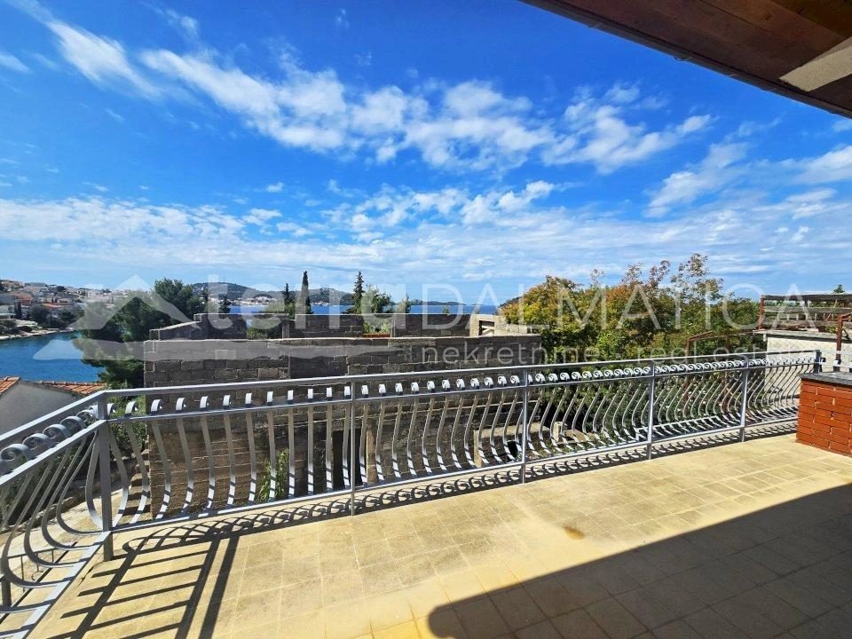 Small House, Big Opportunity – Mediterranean Peace in Rogoznica