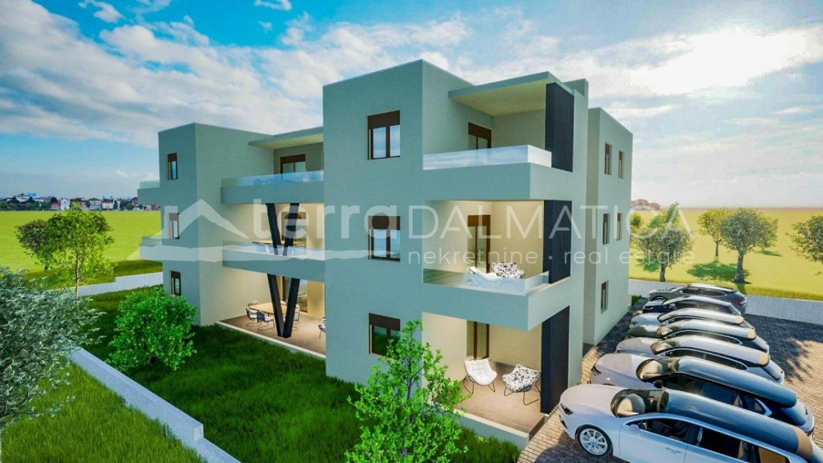Moderan apartman s velikim vrtom u prizemlju novogradnje – Vodice