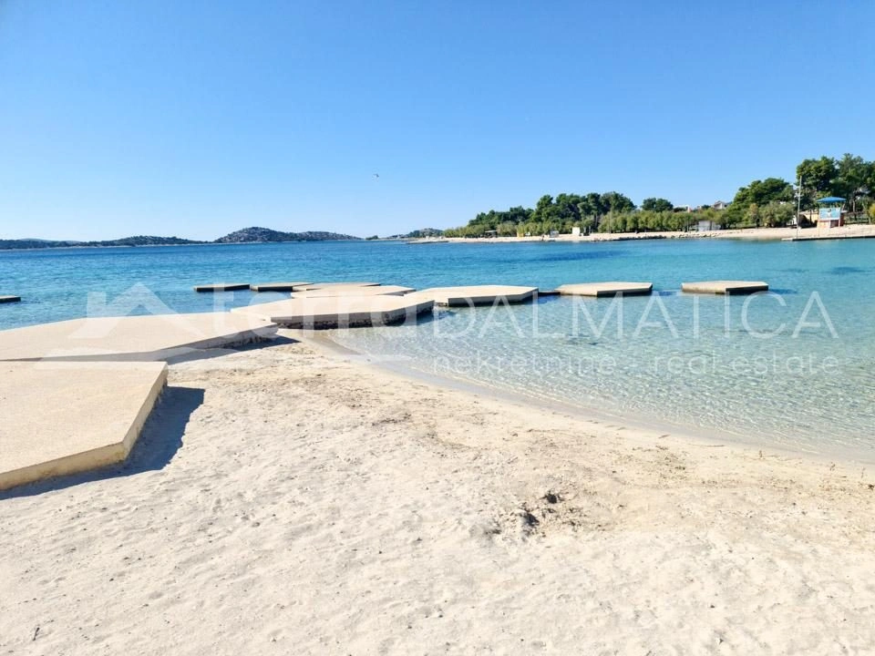 Drei-Zimmer-Wohnung mit Terrassen und Aussicht – Neubau in Vodice