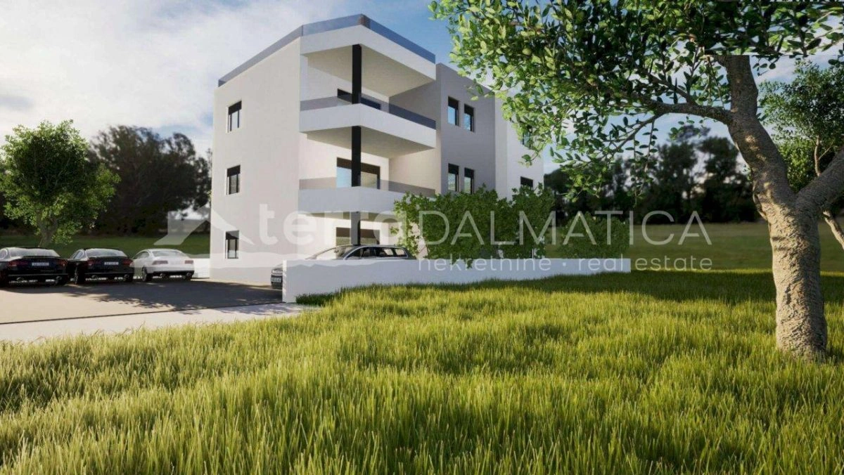 Vodice – Neubau! Geräumige Wohnung mit Garten in einem modernen Gebäude