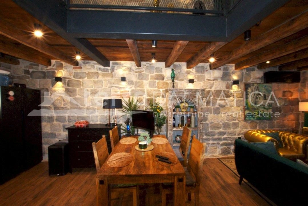 Authentisches dalmatinisches Haus mit bezauberndem Interieur, 20 m vom Meer entfernt