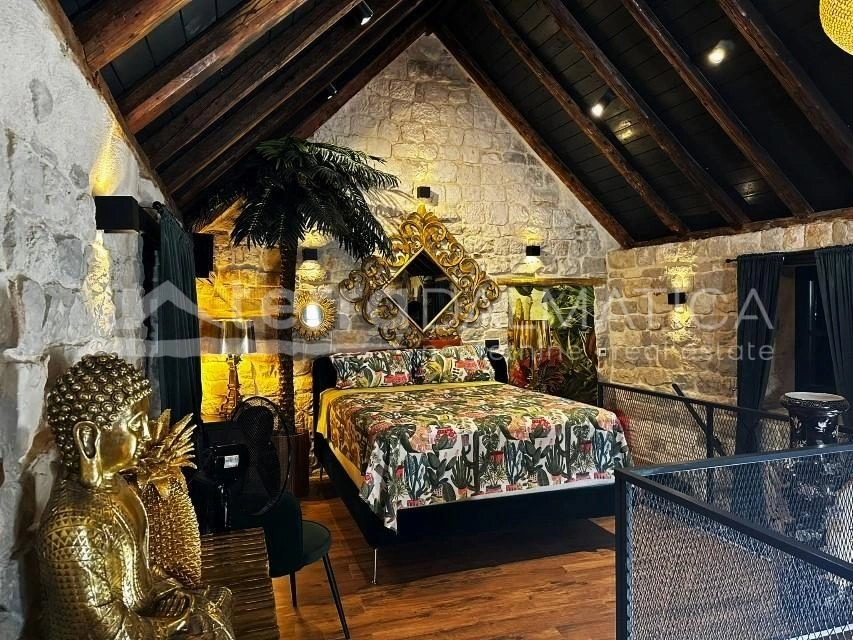 Authentisches dalmatinisches Haus mit bezauberndem Interieur, 20 m vom Meer entfernt