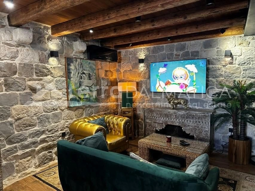 Authentisches dalmatinisches Haus mit bezauberndem Interieur, 20 m vom Meer entfernt