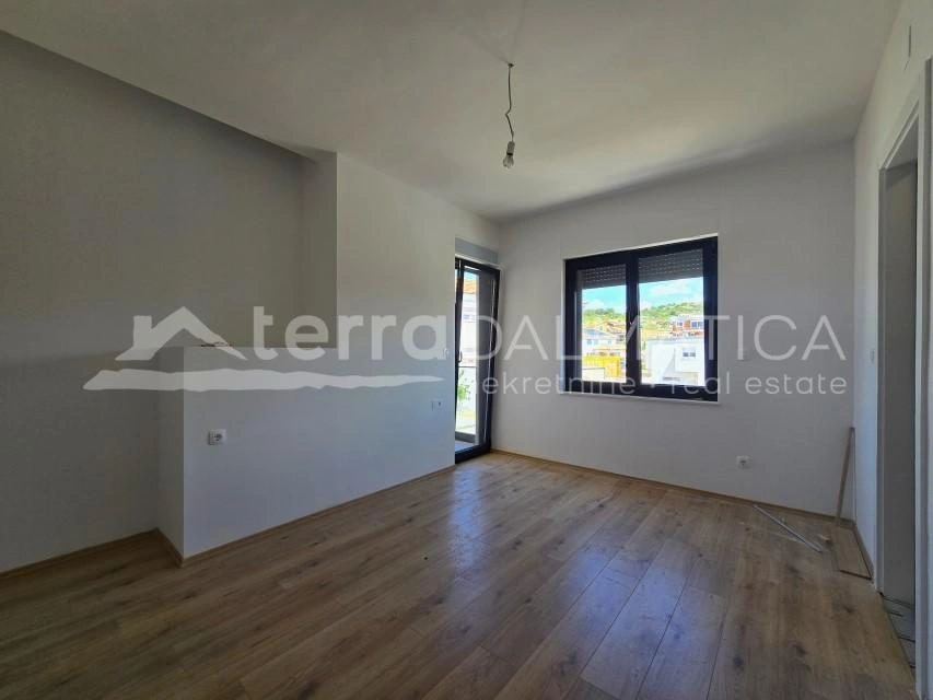 Komfortable Wohnung mit 110 m² Dachterrasse in der Nähe von Šibenik