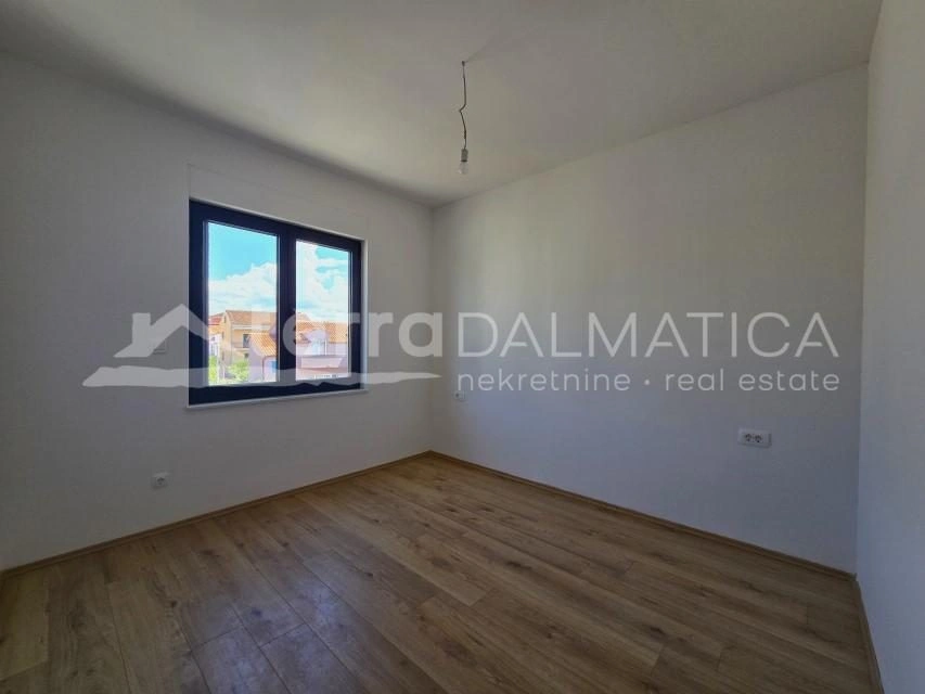 Komfortable Wohnung mit 110 m² Dachterrasse in der Nähe von Šibenik