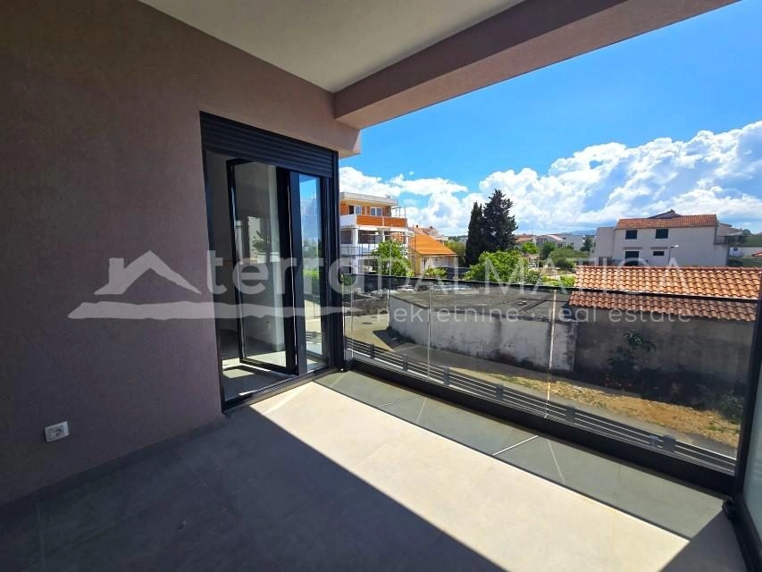 Komfortable Wohnung mit 110 m² Dachterrasse in der Nähe von Šibenik