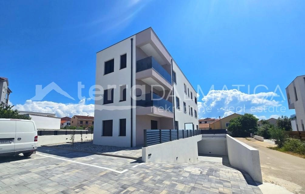 Komfortable Wohnung mit 110 m² Dachterrasse in der Nähe von Šibenik