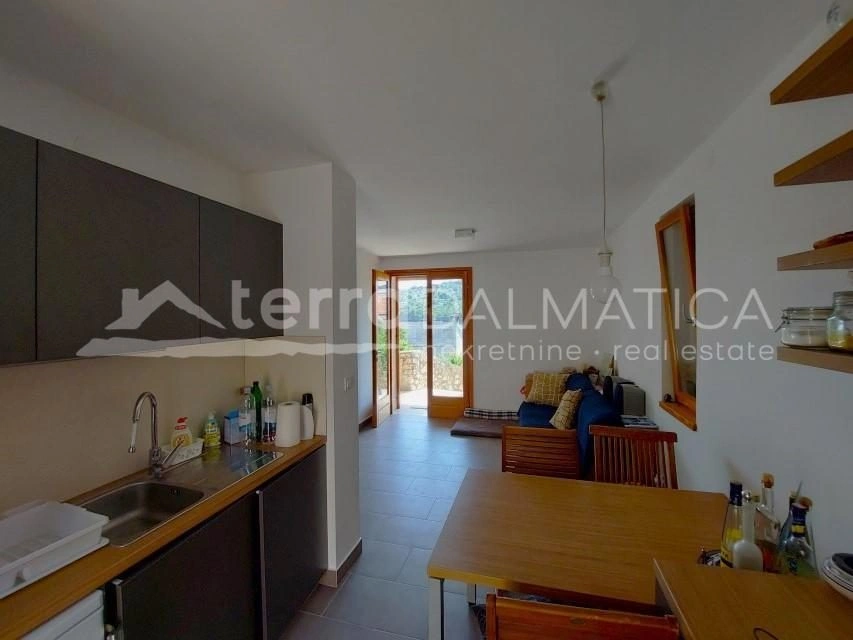 Kaprije ohne Sorgen – renoviertes Haus mit Terrasse und Garten für Meeresliebhaber