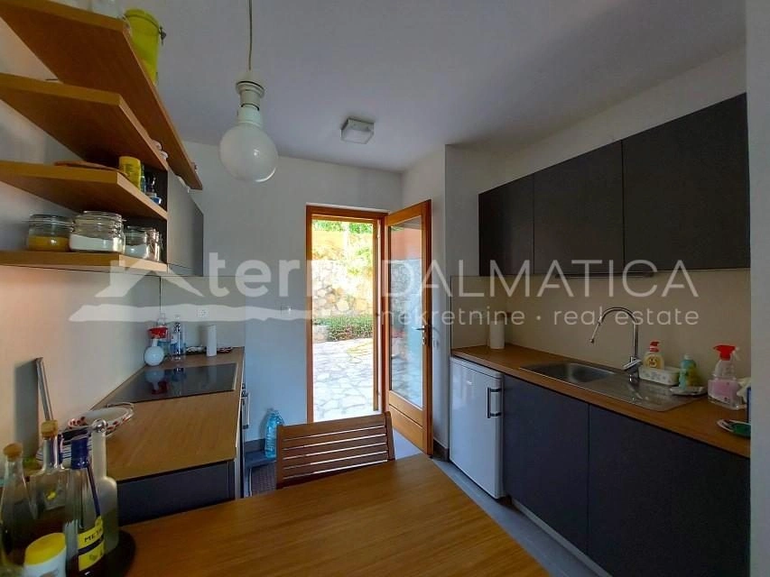 Kaprije ohne Sorgen – renoviertes Haus mit Terrasse und Garten für Meeresliebhaber