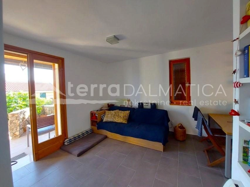 Kaprije ohne Sorgen – renoviertes Haus mit Terrasse und Garten für Meeresliebhaber