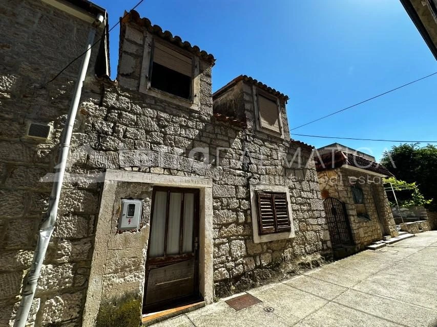 Authentisches Steinhaus im Herzen von Prvić, nahe dem Meer