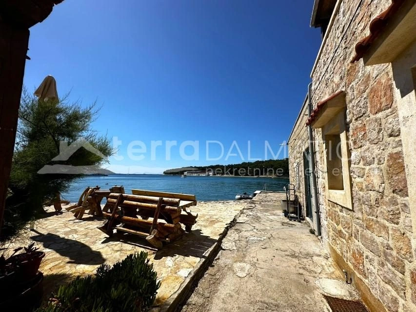 Authentisches Steinhaus im Herzen von Prvić, nahe dem Meer