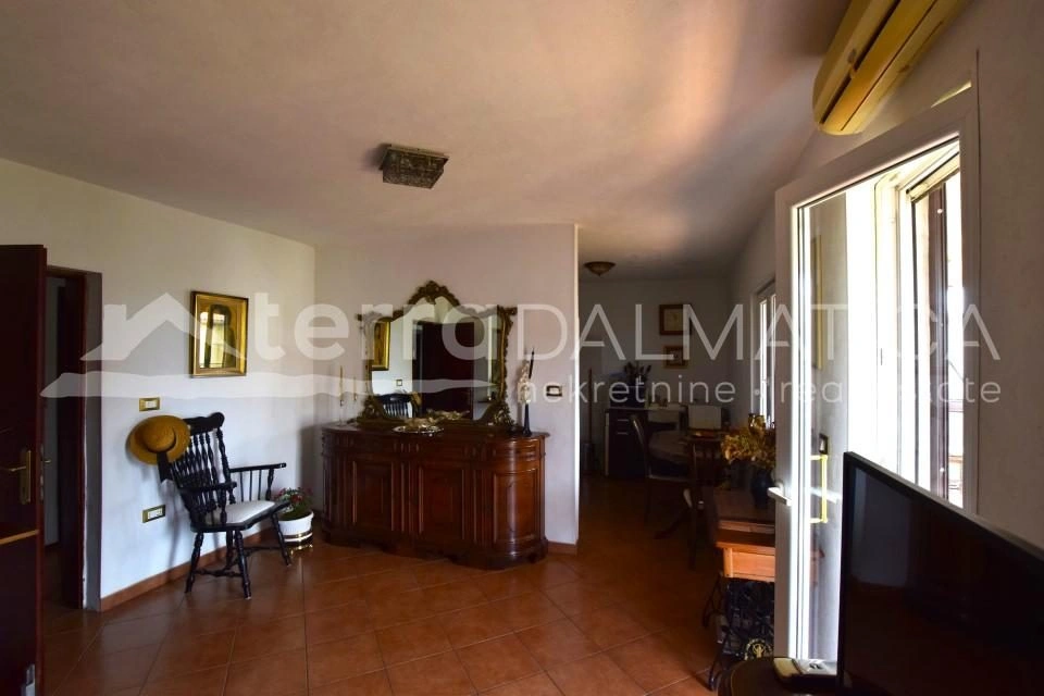 Haus mit Charakter – 6 Zimmer, 3 Terrassen, ein riesiger Garten und das Meer in unmittelbarer Nähe (100 m)!