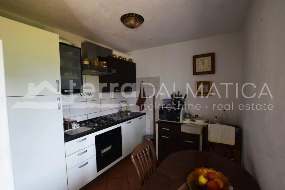 Haus mit Charakter – 6 Zimmer, 3 Terrassen, ein riesiger Garten und das Meer in unmittelbarer Nähe (100 m)!