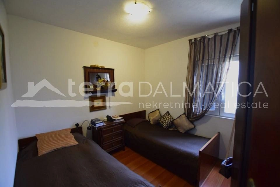 Haus mit Charakter – 6 Zimmer, 3 Terrassen, ein riesiger Garten und das Meer in unmittelbarer Nähe (100 m)!