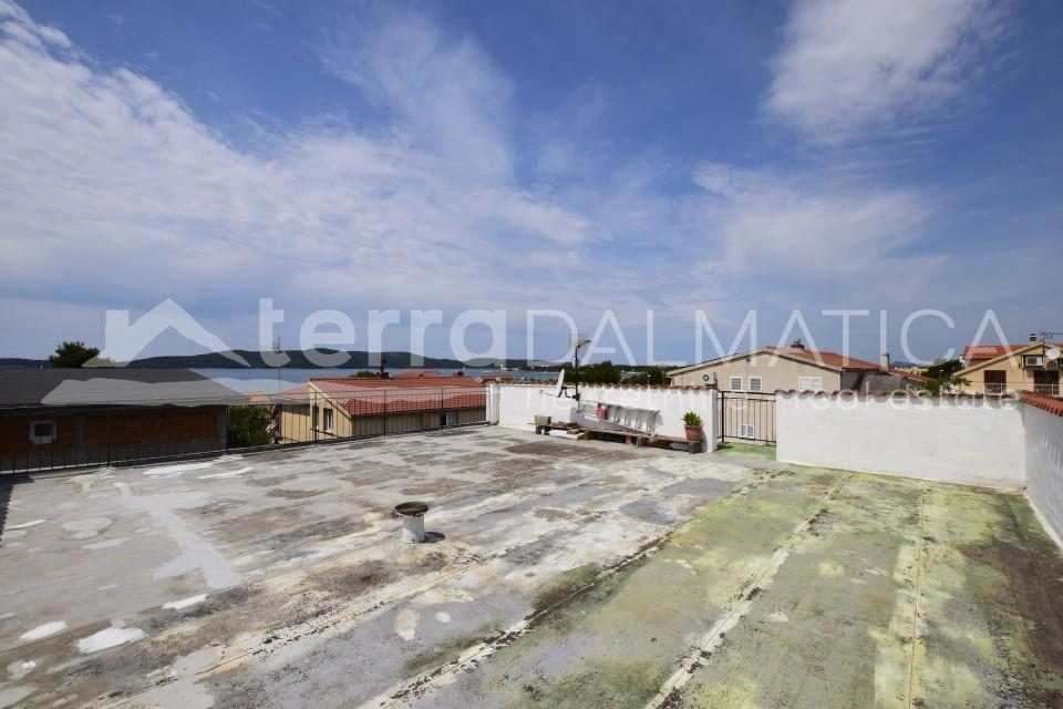 Haus mit Charakter – 6 Zimmer, 3 Terrassen, ein riesiger Garten und das Meer in unmittelbarer Nähe (100 m)!