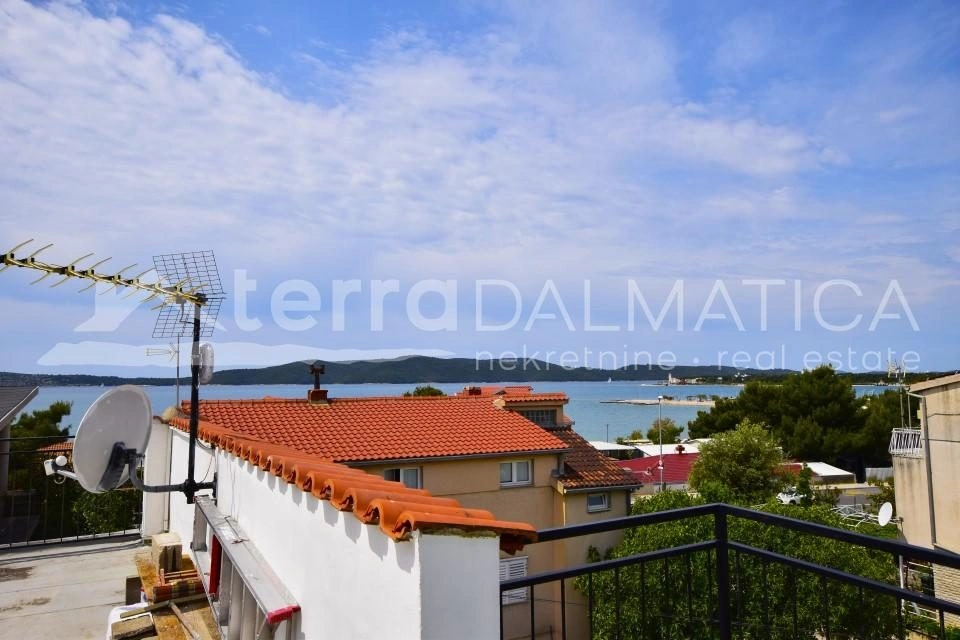 Haus mit Charakter – 6 Zimmer, 3 Terrassen, ein riesiger Garten und das Meer in unmittelbarer Nähe (100 m)!