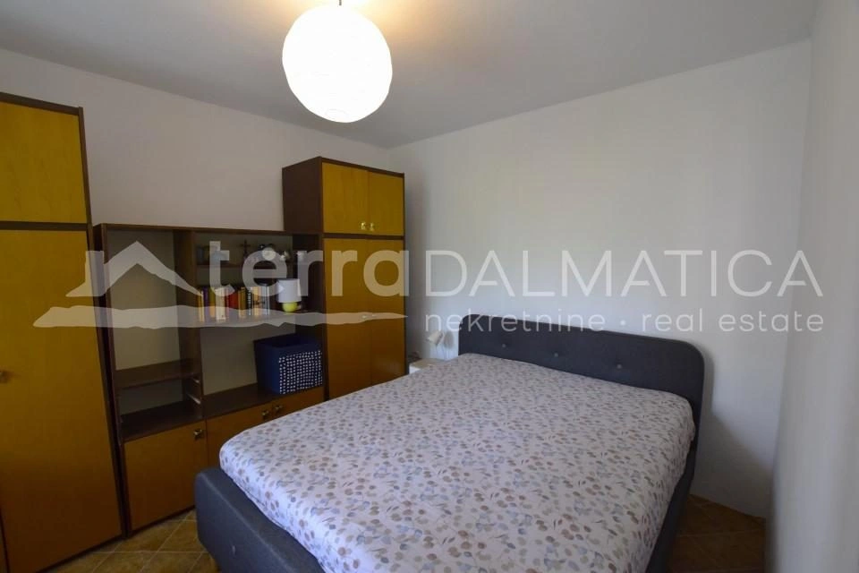 Haus mit Charakter – 6 Zimmer, 3 Terrassen, ein riesiger Garten und das Meer in unmittelbarer Nähe (100 m)!